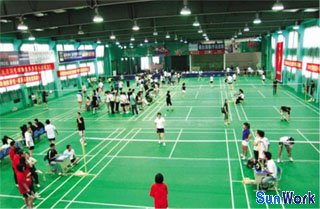 低頻無極燈工廠燈應用與羽毛球場照明效果